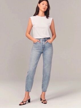 Abercrombie & Fitch The 80’s Mom High Rise Jeans Light Blue Wash Women’s 24/00